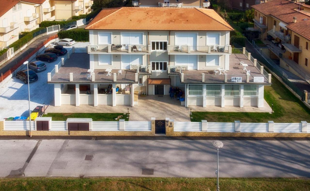 Residence Deamarina Marina di Massa Εξωτερικό φωτογραφία